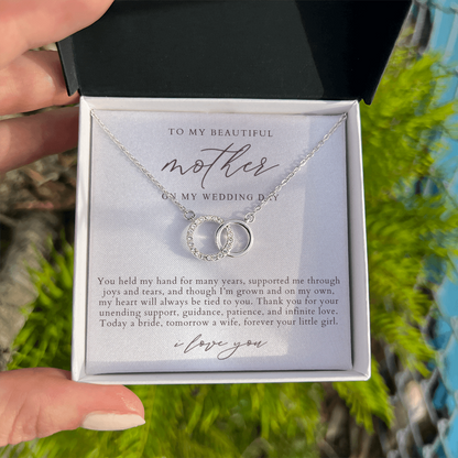 Mother Of The Bride Interlocking Circles Necklace | Elegant Pearlescence