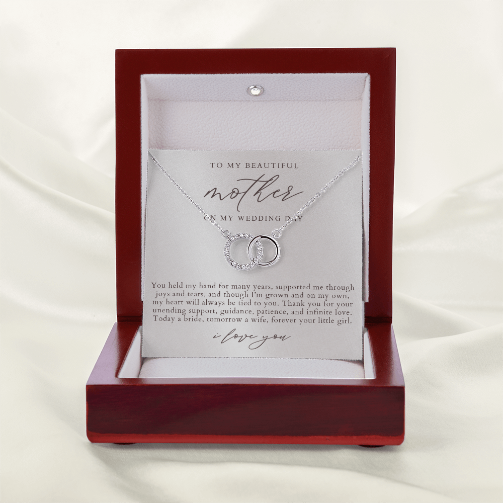 Mother Of The Bride Interlocking Circles Necklace | Elegant Pearlescence