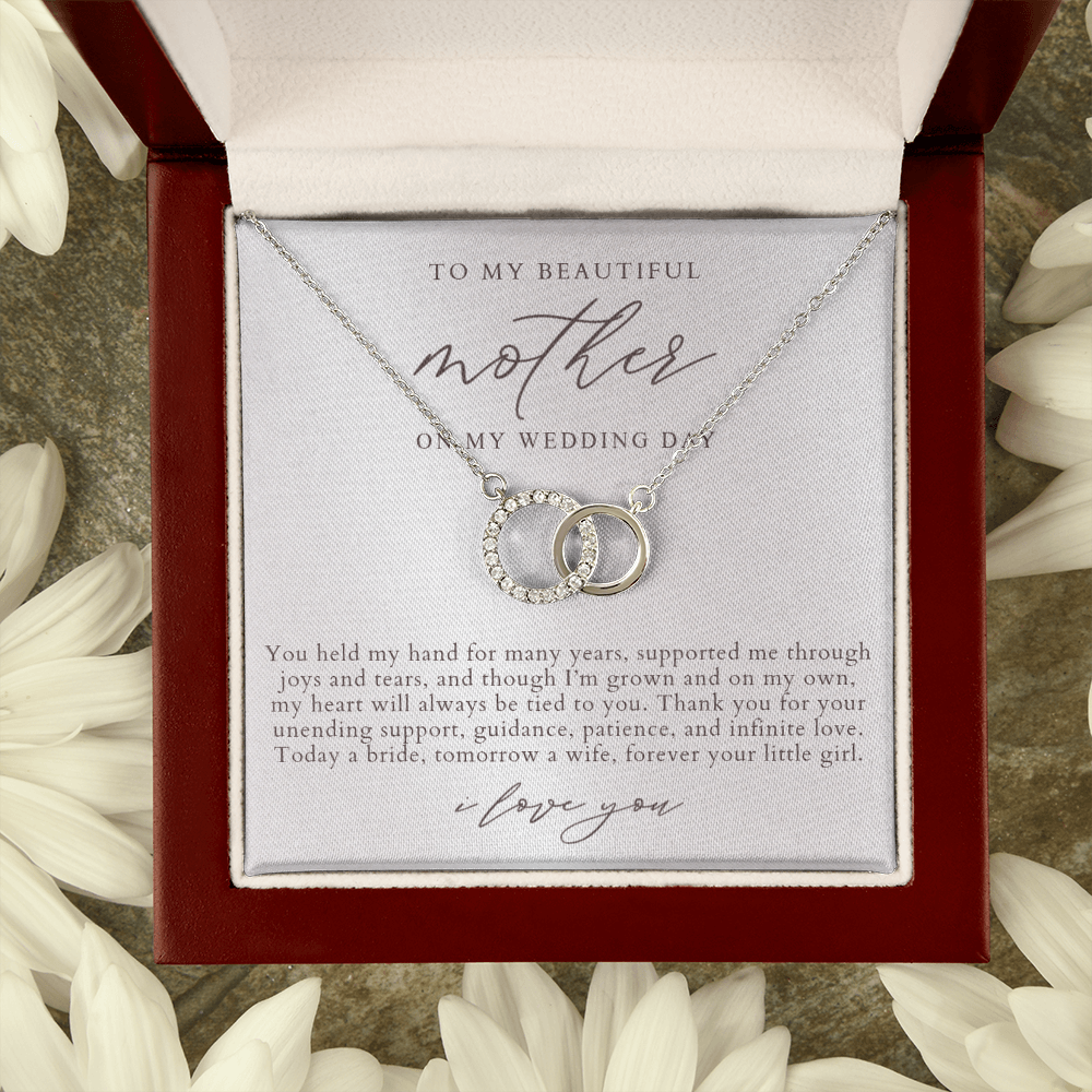 Mother Of The Bride Interlocking Circles Necklace | Elegant Pearlescence